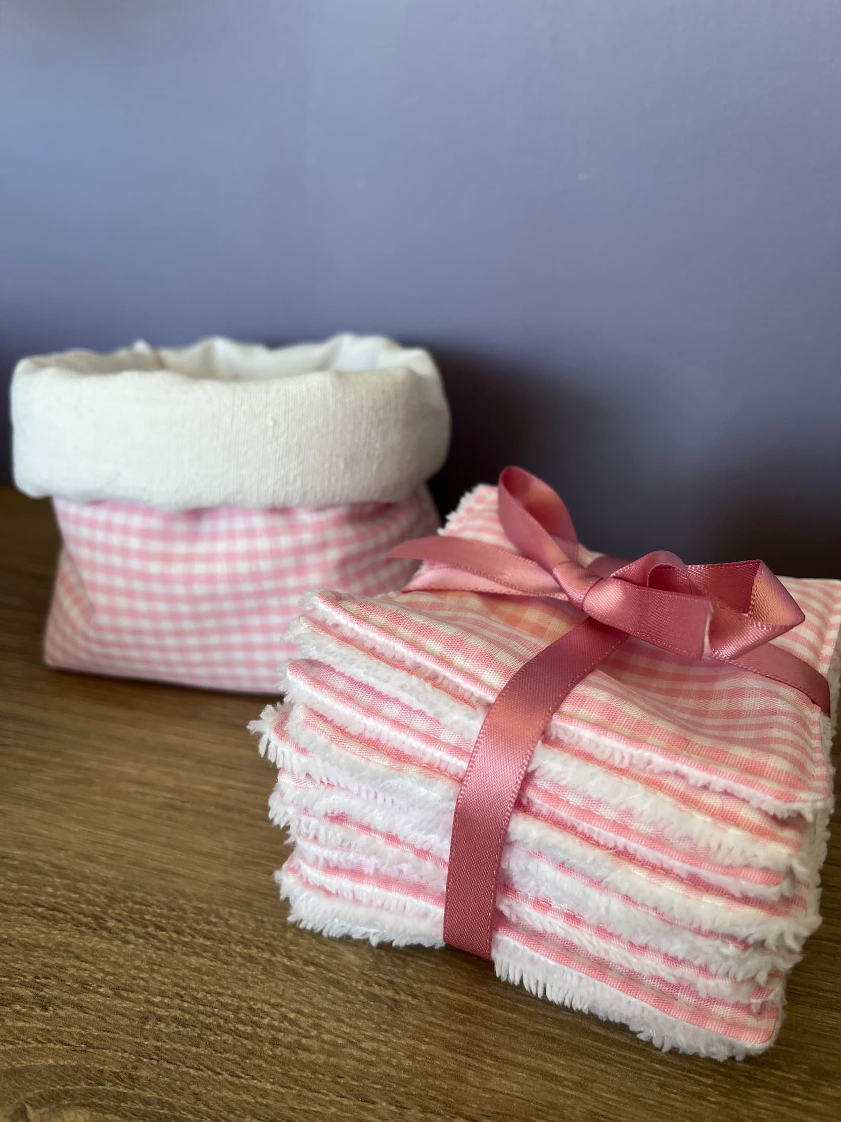 Lot de 12 carrés démaquillants avec son panier de rangement, atelier couture Carmaux