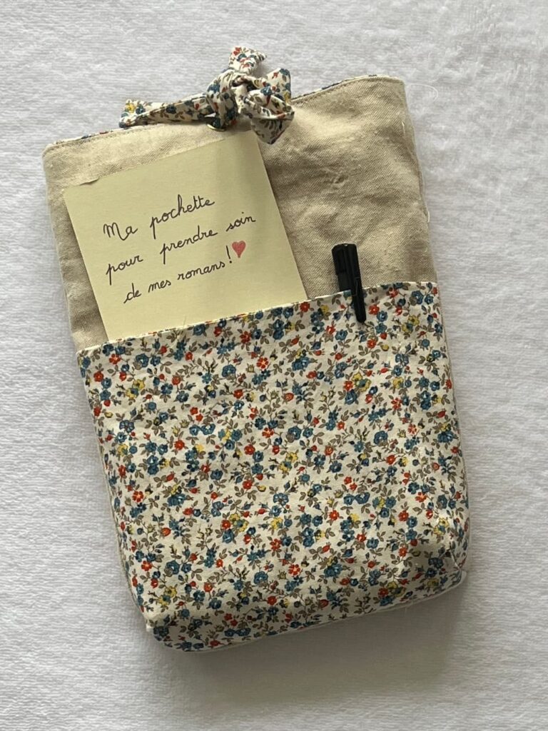 Pochette roman de différents motifs au choix, fabriquée par un artisan à Carmaux