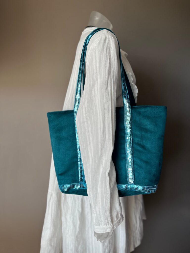 Cabas sequins en velours d’inspiration Vanessa Bruno, fabriqué par un artisan à Carmaux