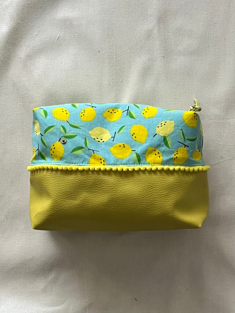 Trousse de toilette citron personnalisable, fabriquée par un artisan à Carmaux