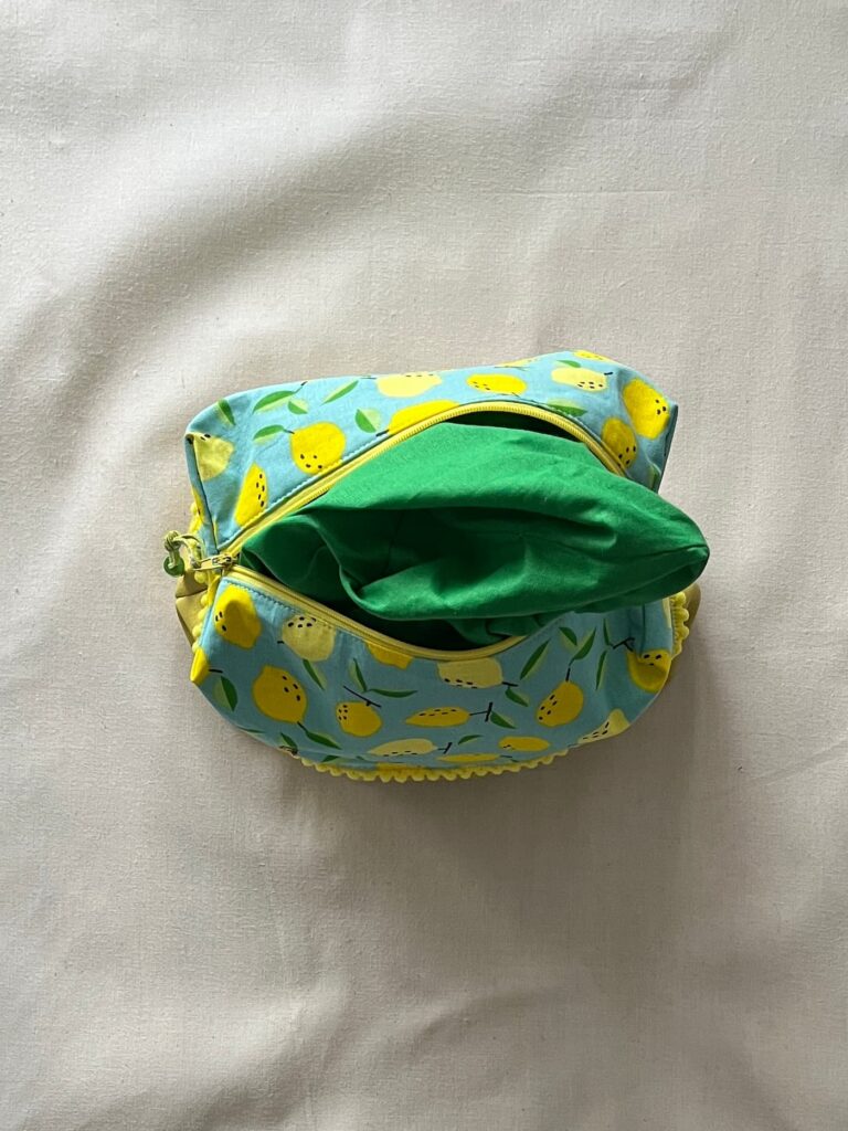 Trousse de toilette citron jaune et verte, fabriquée par un artisan à Carmaux