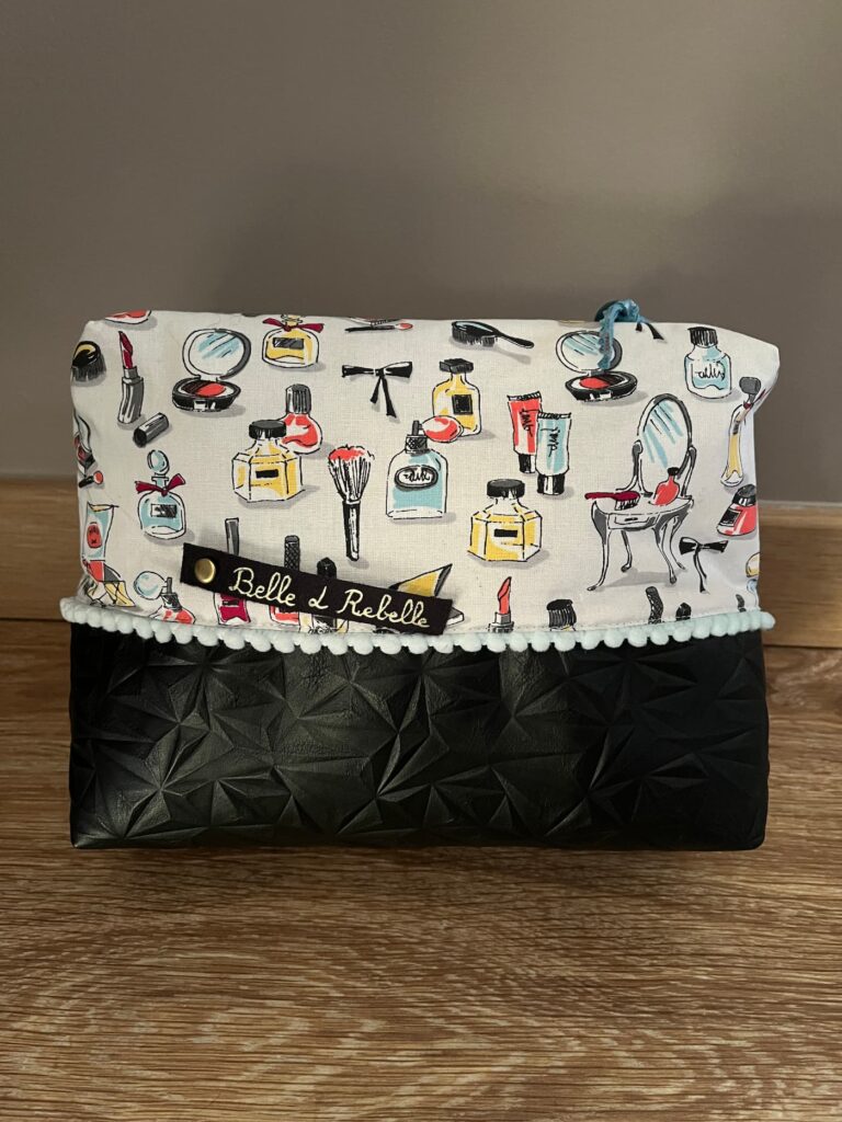 Trousse de toilette maquillage personnalisable, belle et rebelle fabriquée par un artisan à Carmaux