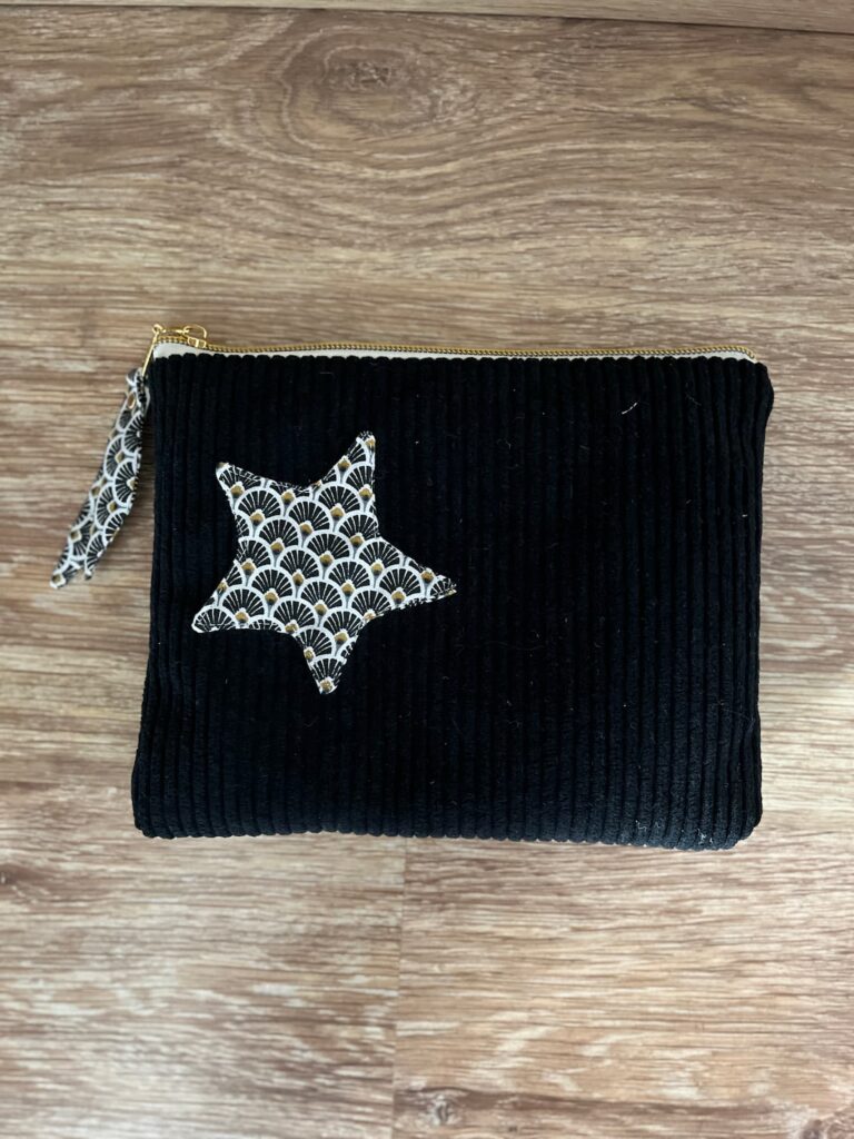 Pochette matelassée en velours côtelé noir avec étoile en tissu motif japonais éventail
