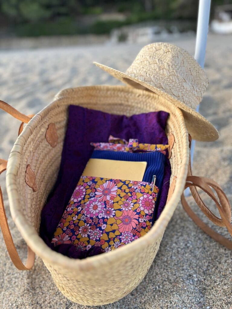 Protection en velours côtelé  avec rangements pour livre, carnet et stylo